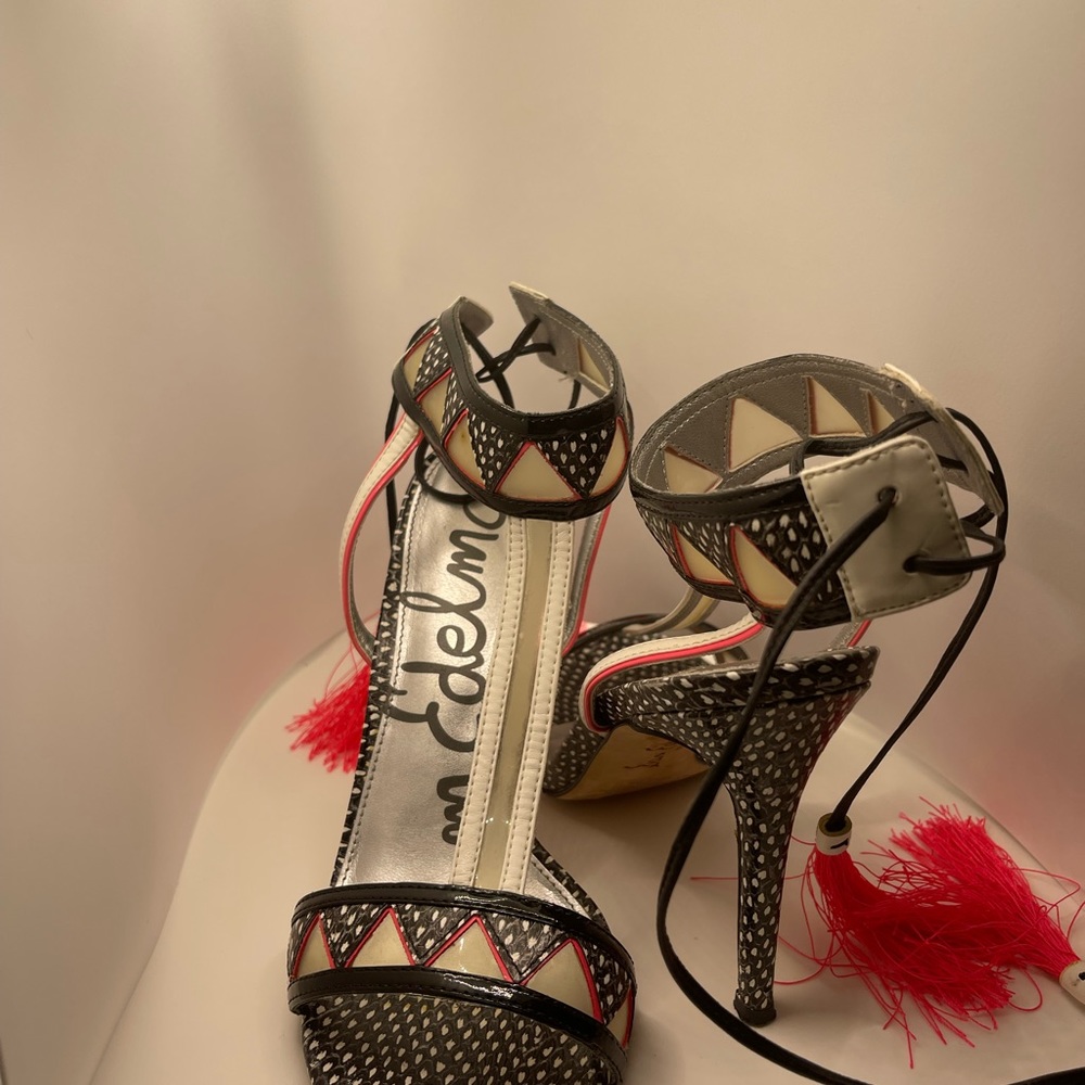 Sam Edelman rare tassel heels. Perfect for next vacation!